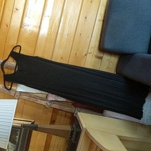 Terrific sleeveless flowing maxi dress. Black. Sz M